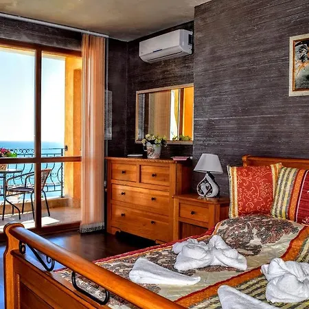 Casa Del Mar